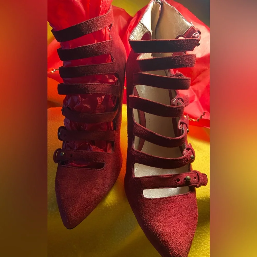 POUR LA VICTOIRE Vero Cuoio, Burgandy Suede Ankle Booties. Size 8M. - Picture 9 of 13